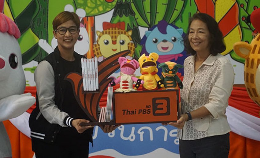 ภาพบรรยากาศ มอบชุดการเรียนรู้และสื่อการเรียนการสอน Thai PBS Learning Shelf 