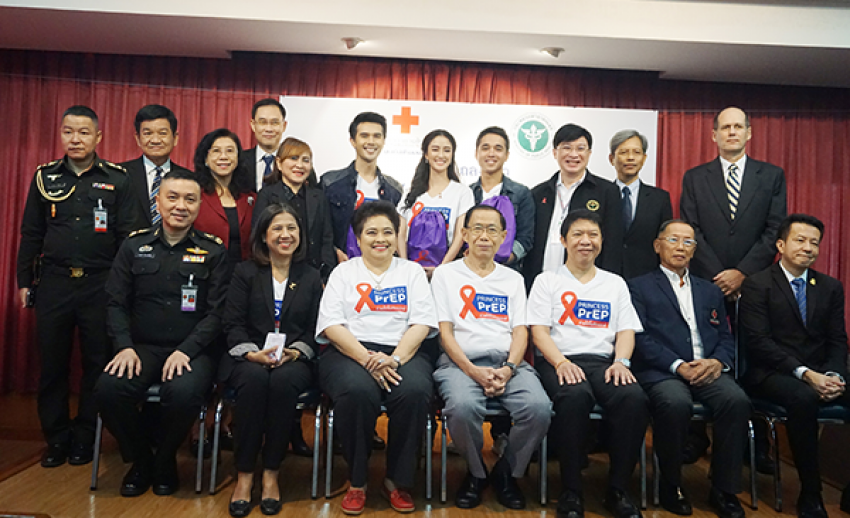 ไทยพีบีเอสร่วมกับสภากาชาดไทย แถลงข่าวจัดกิจกรรมงาน “เทียนส่องใจ เนื่องในวันเอดส์โลก”