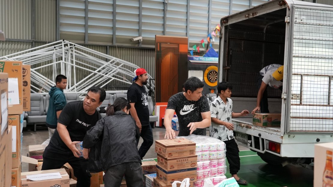 ประมาลภาพบรรยากาศ พลังจิตอาสาเจ้าหน้าที่ไทยพีบีเอส ช่วยเหลืออุทกภัย วันที่ 4 