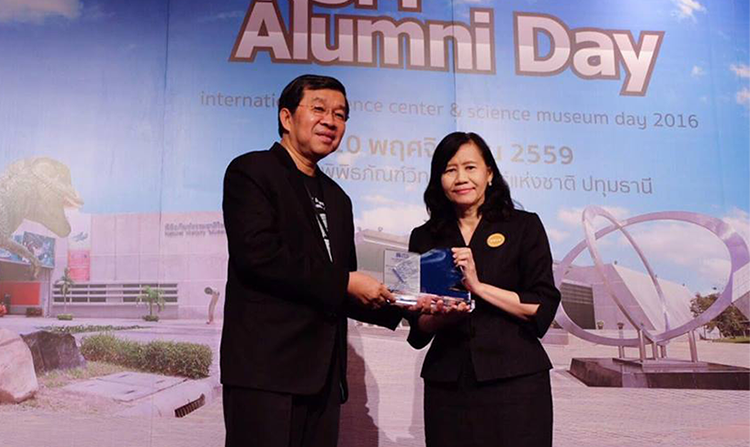 ไทยพีบีเอสรับโล่เกียรติคุณในงาน NSM Alumni Day โดย อพวช.<