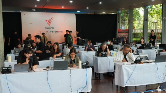 ประมวลบรรยากาศศูนย์รับสายด่วน 50 คู่สาย-สายธารน้ำใจหลั่งไหลบริจาคต่อเนื่อง